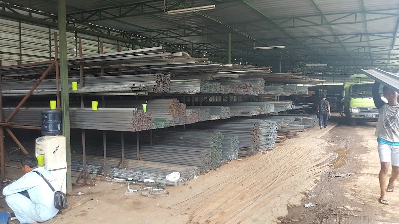 Besi yang Mengikat Harapan Warga Cilacap